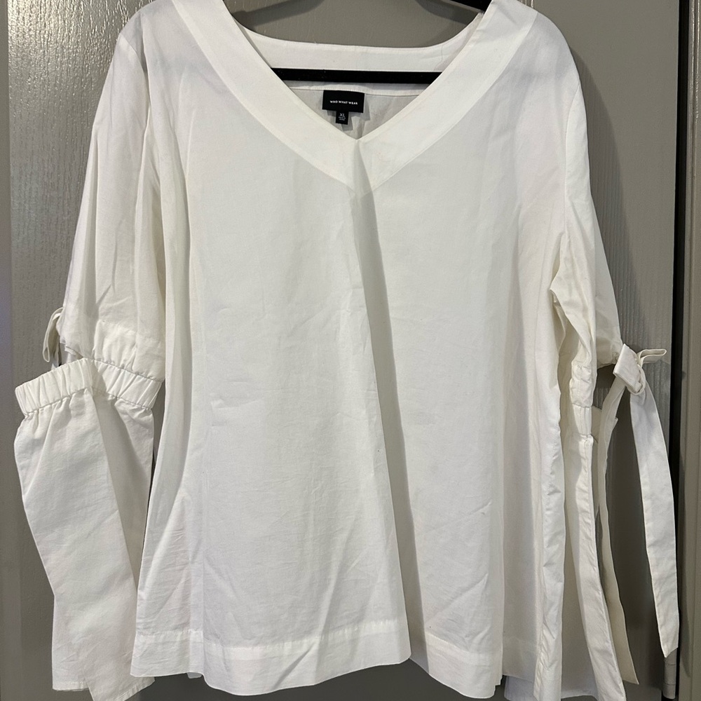 Elegant White V-Neck Women's Top Who What Wear Open Elbows Flowy V Neck XL Bows
